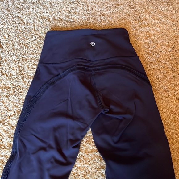 Lululemon Navy Capri legging. Size 2 - Picture 2 of 5